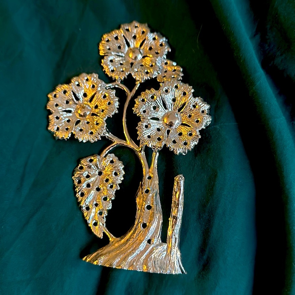 Earring holder silver flower